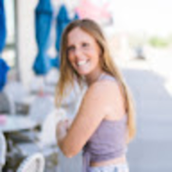 Meet your Posher, Lisa - Picture 1 of 1